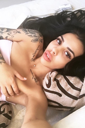 Индивидуалка Ксения на фото яяя