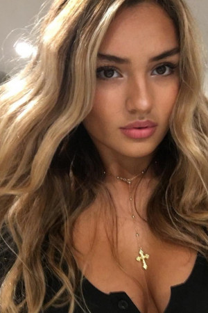 Escort girl Андела